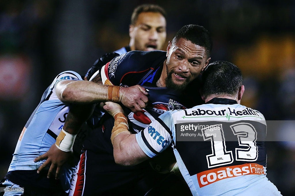 Manu Vatuvei wears the Flawless Motion Shoulder Brace